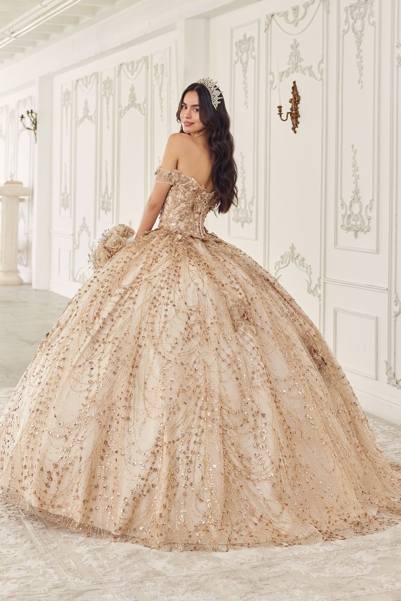 Vestido de XV champagne de tul con flores 3D, brillos y corset 15712