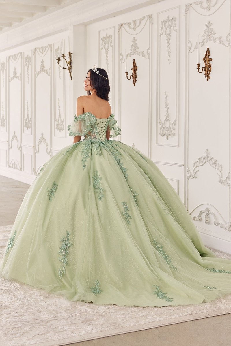 Vestido de XV años de encaje con flores 3D, brillos y corset 15725