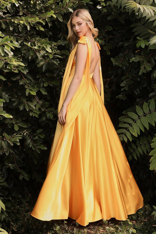 Vestido largo amarillo satinado corte A con escote corazón y moño 7490