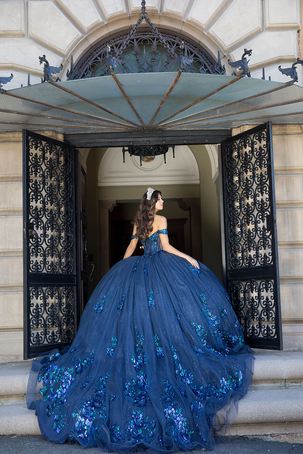Vestido de XV floral con lentejuelas y perlas PQ1073