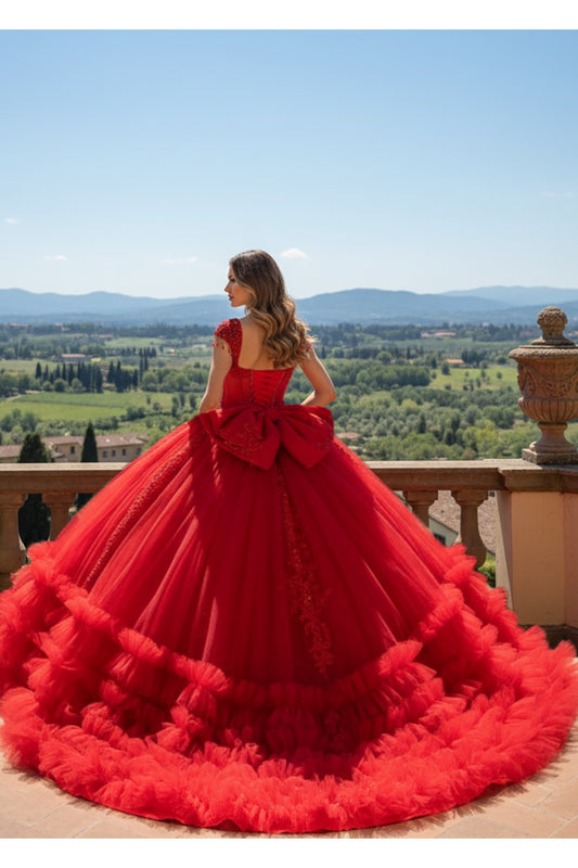 Vestido de XV con falda de olán y mangas cortas PQ1107