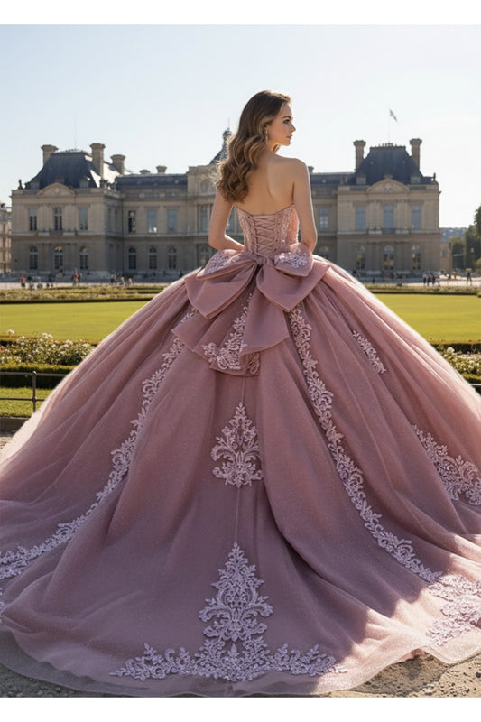 Vestido de XV rosa con pedrería y falda bordada en talla plus PQ1109
