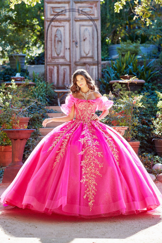 Vestido de XV rosa mexicano de lentejuelas y olanes PQ1042