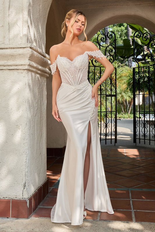 Vestido de novia satinado con abertura, corset y pedrería CC456W