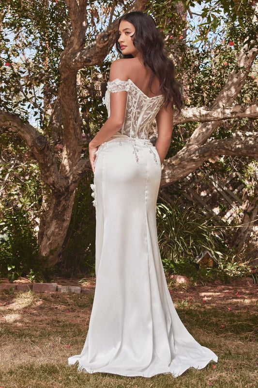 Vestido de novia de satín y encaje con abertura y pedrería CD0186W