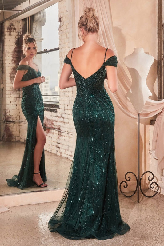 Vestido largo ajustado de lentejuelas con pedrería y abertura CD0219