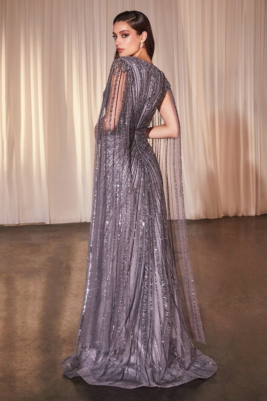 Vestido de noche largo de tul con capa, abertura y pedrería CD0239