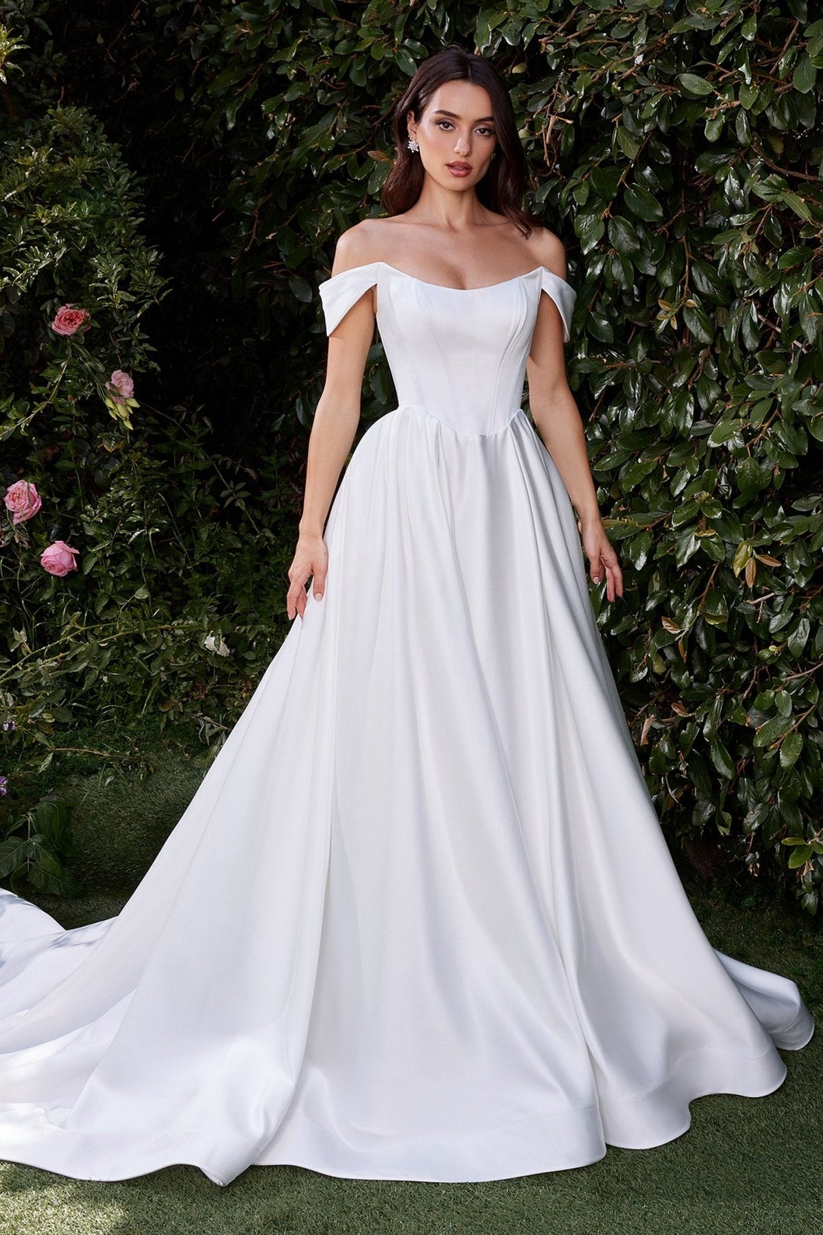 Vestido de novia satinado con hombros descubiertos CDS513W