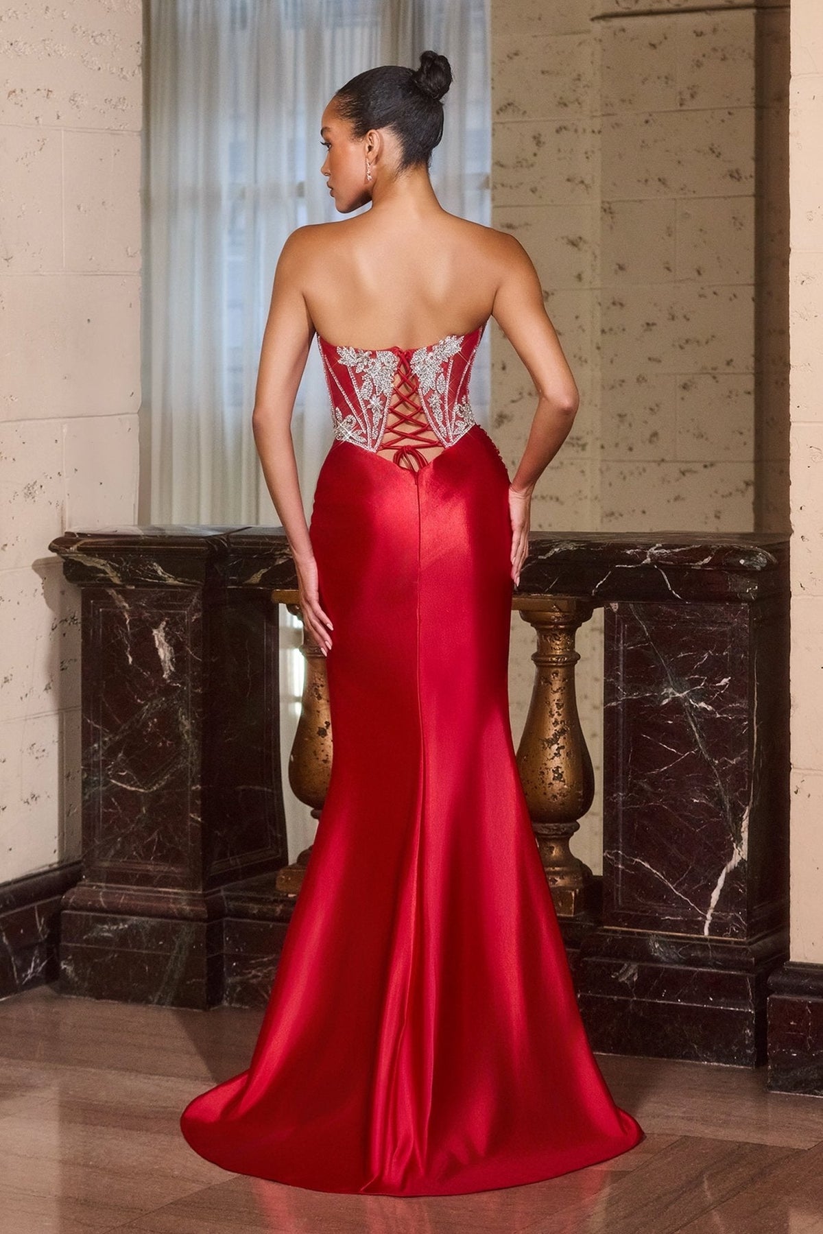 Vestido de fiesta largo strapless con abertura y pedrería CDS546