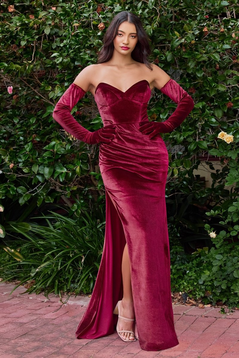 Vestido largo vino strapless de terciopelo con guantes y corset CH176