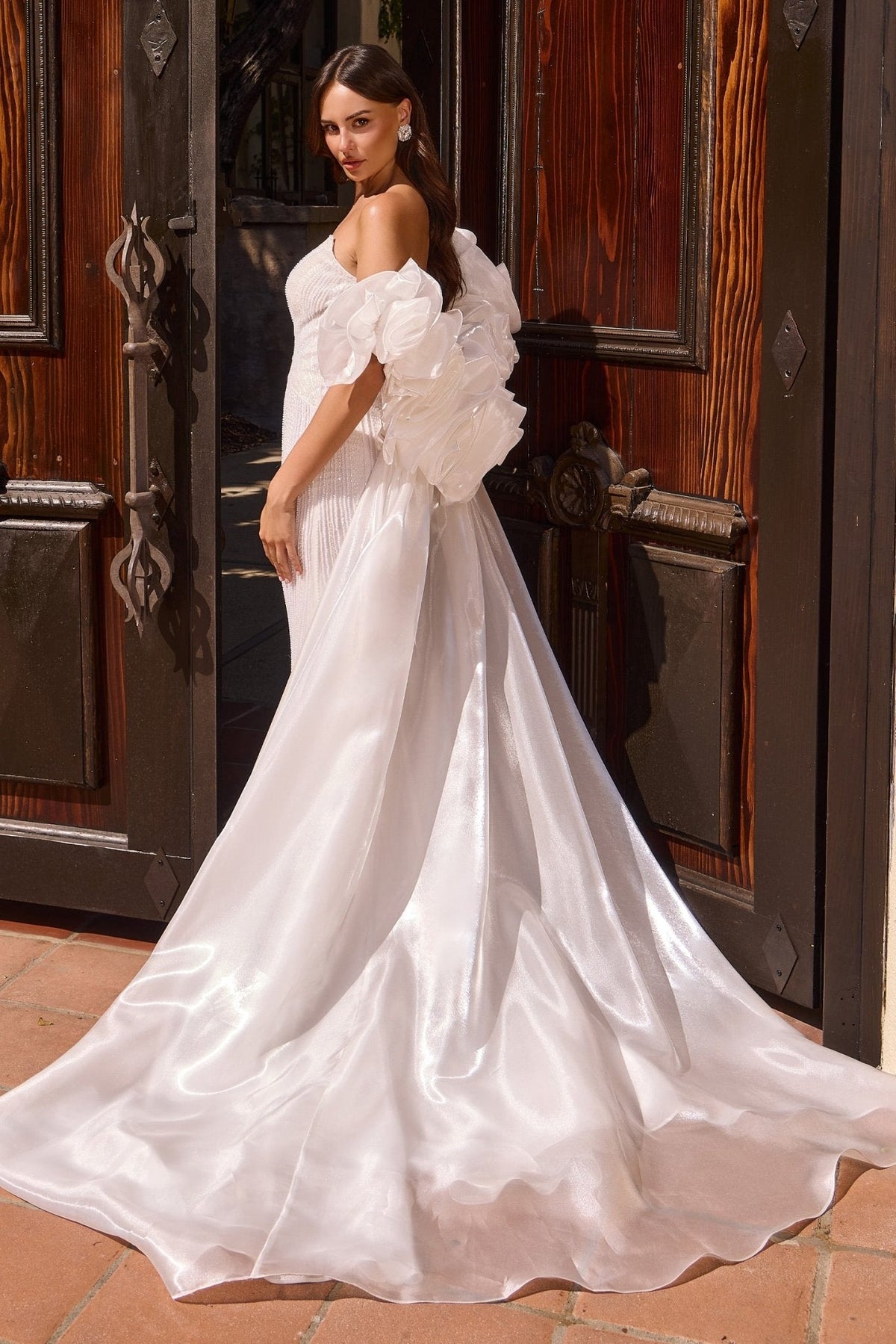 Vestido de novia de organza con escote en V profundo y brillos CJ933W