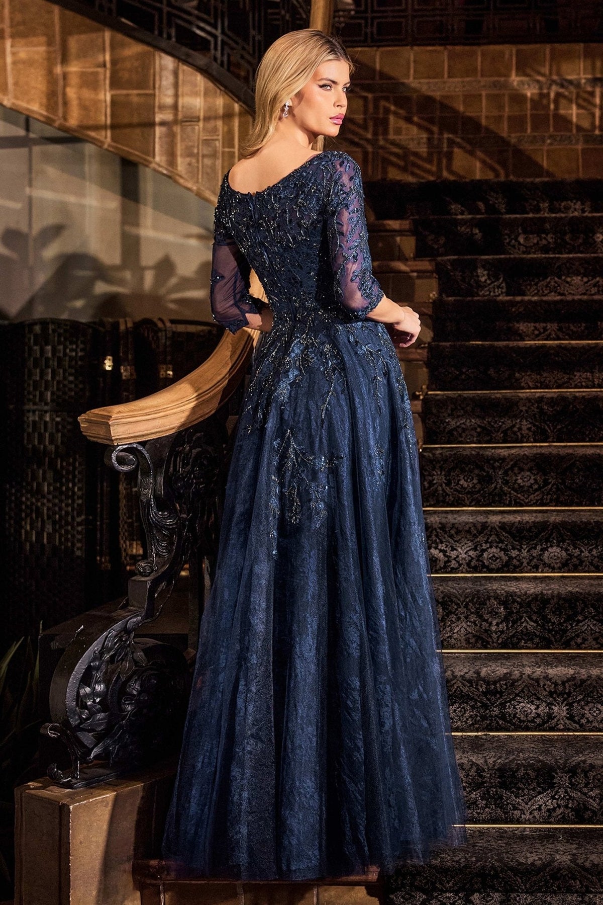 Vestido largo corte A de encaje CK2401
