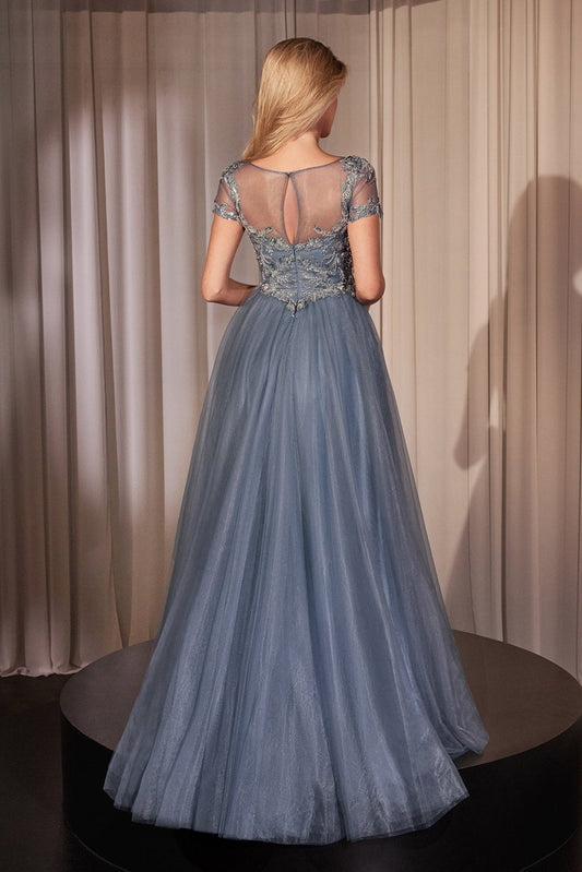 Vestido largo corte A de encaje con pedrería y escote corazón CM360
