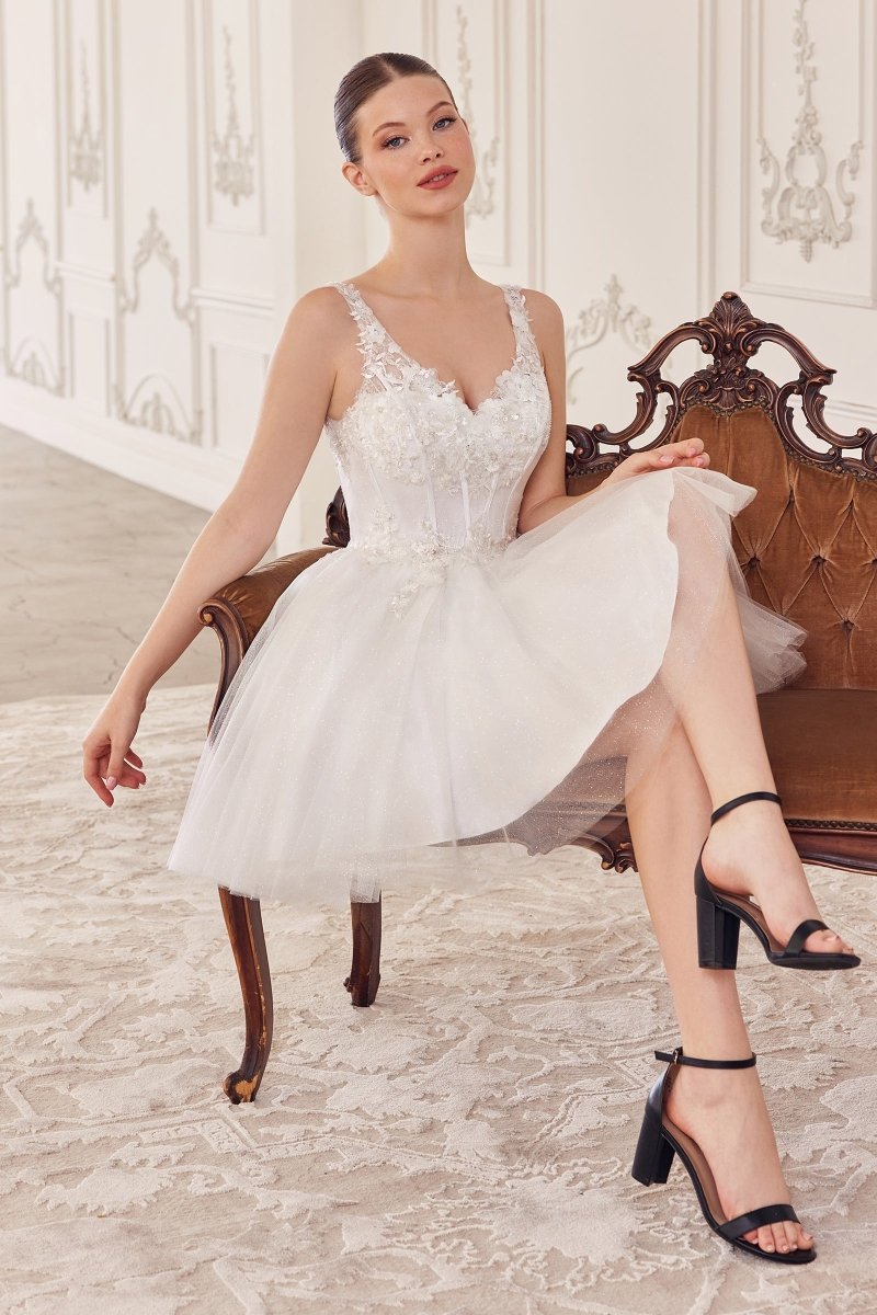 Vestido corto corte A de tul con brillos y espalda descubierta CY019