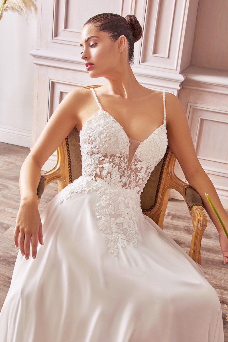 Vestido de novia de satín y tul con escote en V y pedrería TY11