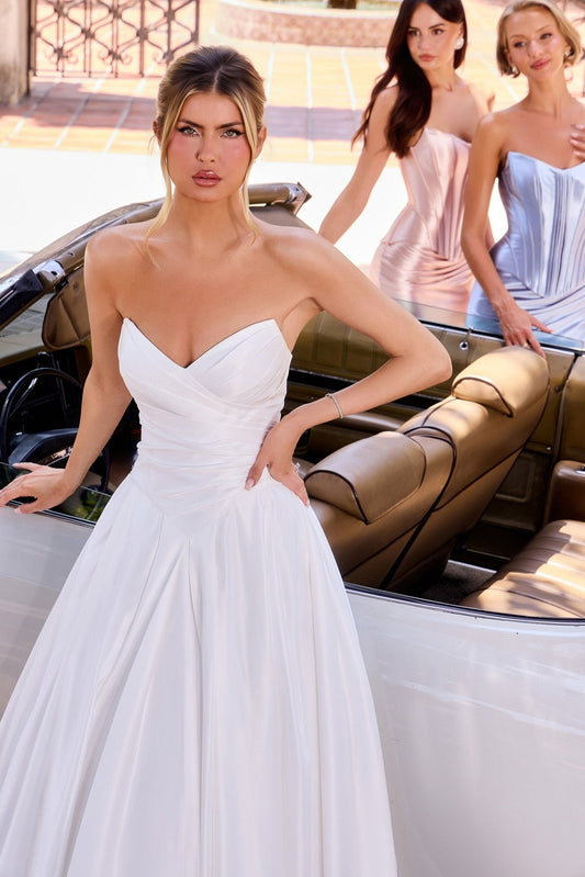 Vestido de novia satinado con escote corazón, corset y cola WN015