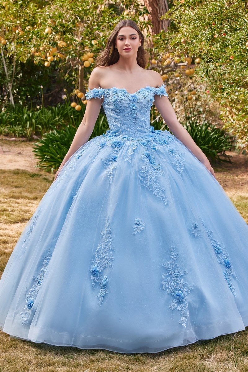 Vestido de XV de tul con hombros descubiertos, corset y brillos 15702
