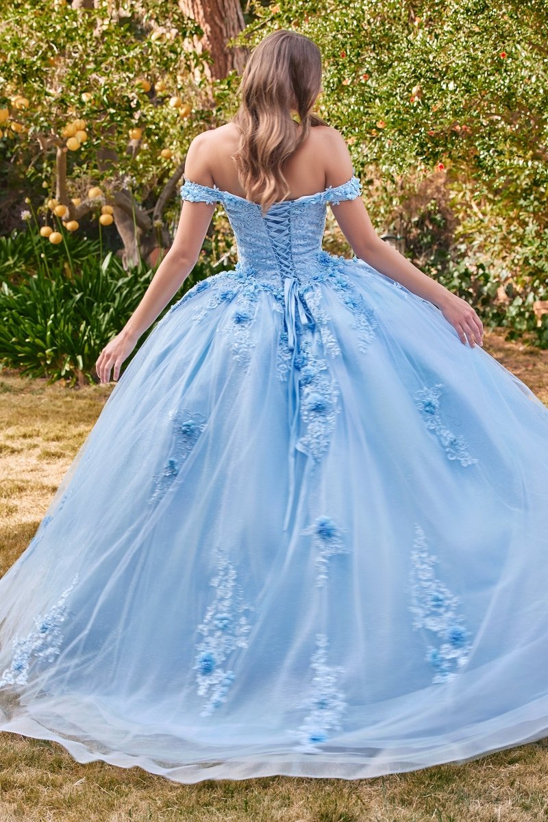 Vestido de XV de tul con hombros descubiertos, corset y brillos 15702