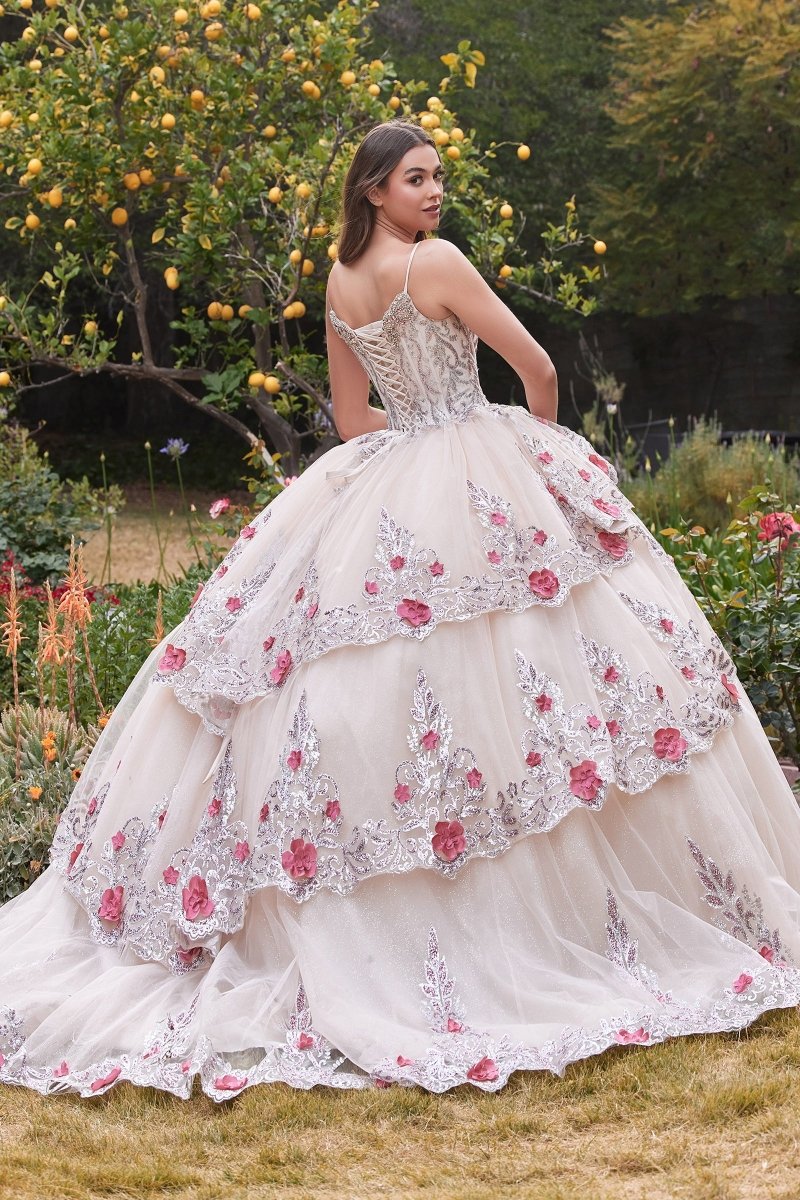 Vestido de XV años champagne de tul con brillos, olanes y corset 15703