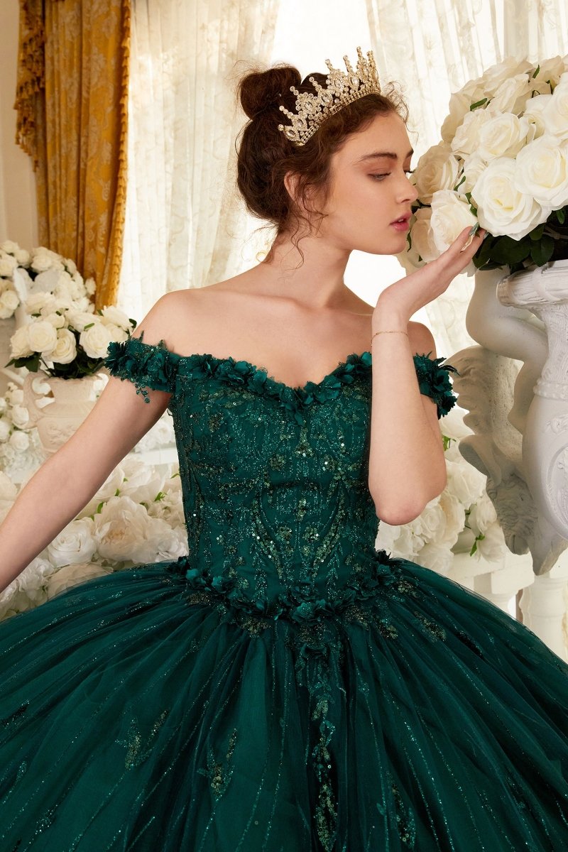 Vestido de XV bordado con brillos, corset y hombros descubiertos 15704