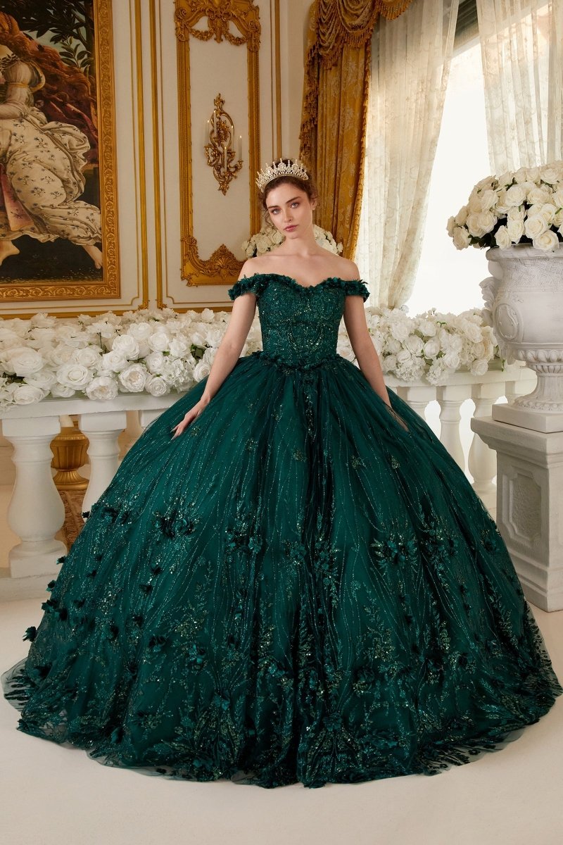 Vestido de XV bordado con brillos, corset y hombros descubiertos 15704