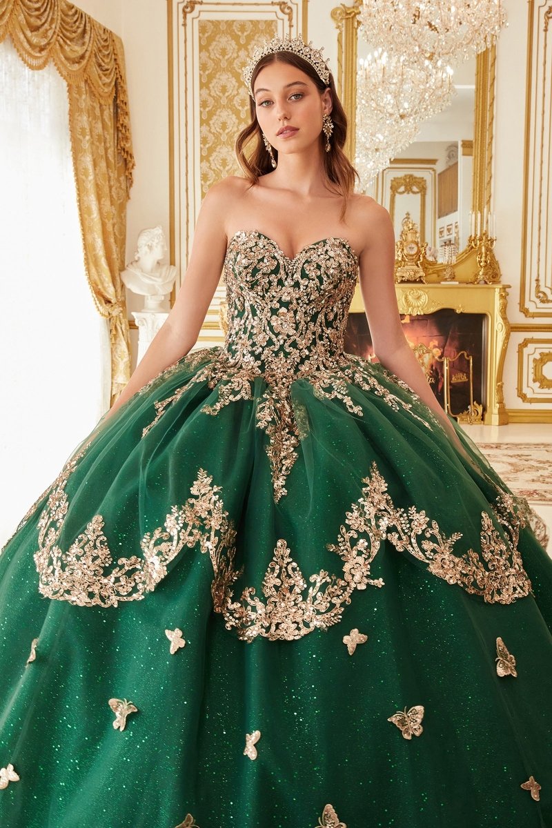 Vestido de quinceañera strapless de encaje con capa y mariposas 15721
