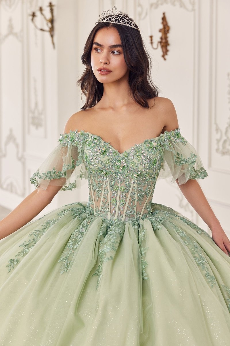 Vestido de XV años de encaje con flores 3D, brillos y corset 15725