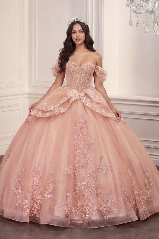 Vestido de XV de satín y encaje con brillos, moño y pedrería 15729