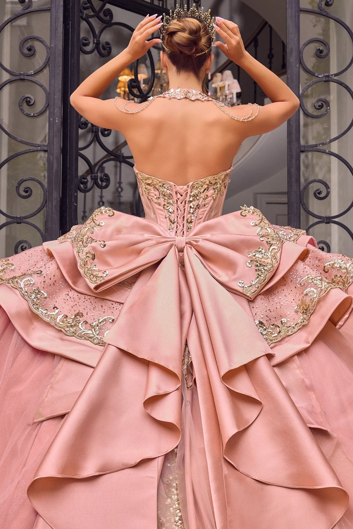 Vestido de XV oro rosa bordado de tul con corset y pedrería 15744