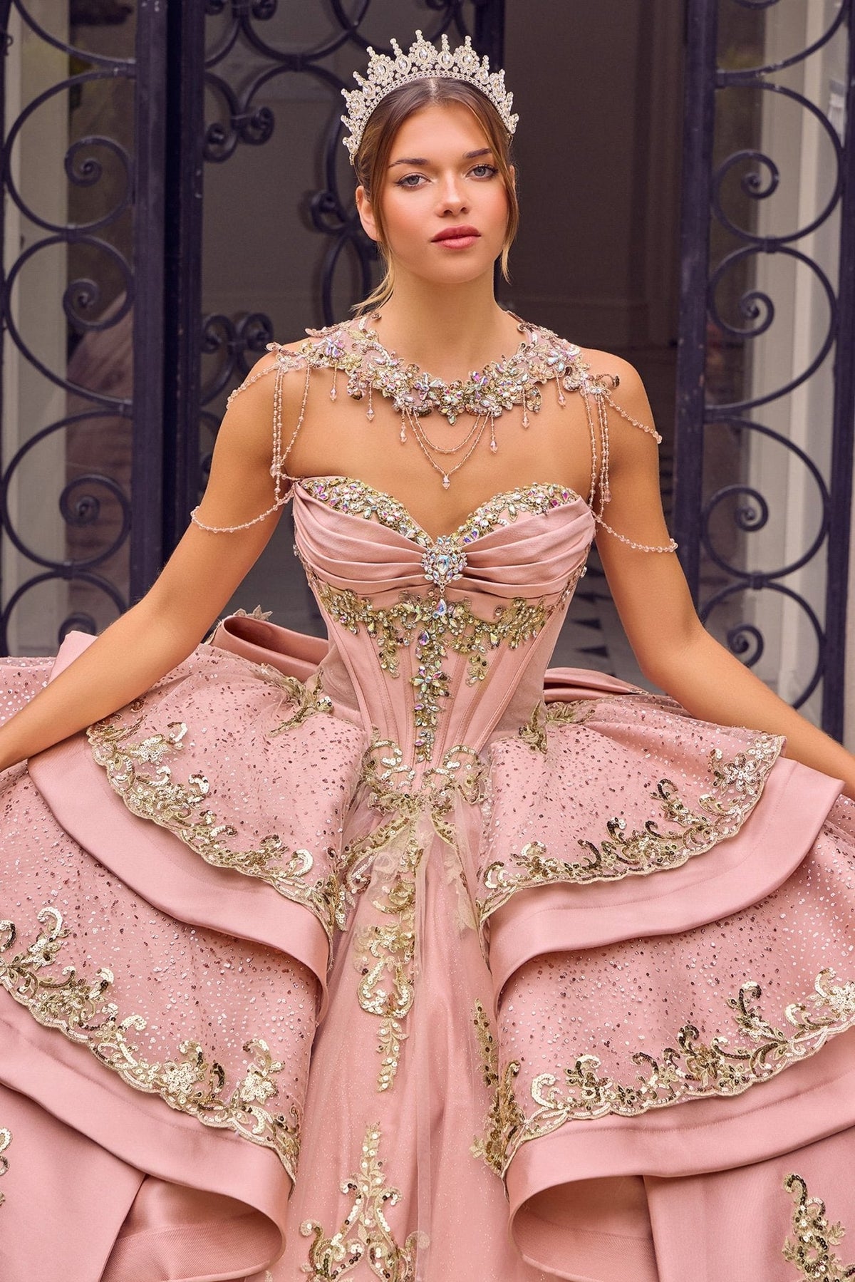 Vestido de XV oro rosa bordado de tul con corset y pedrería 15744