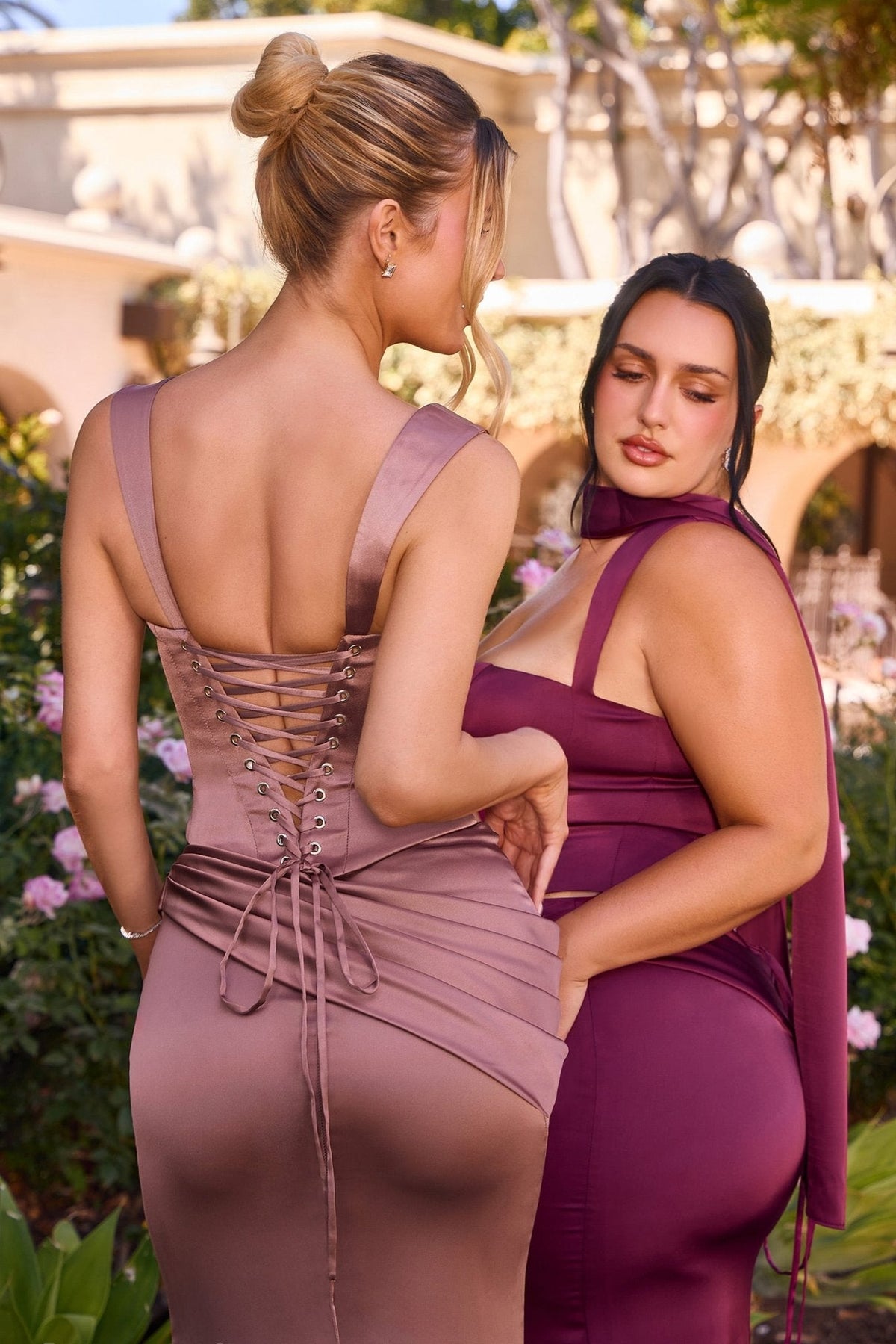 Conjunto de dos piezas satinado con escote cuadrado y corset 7437