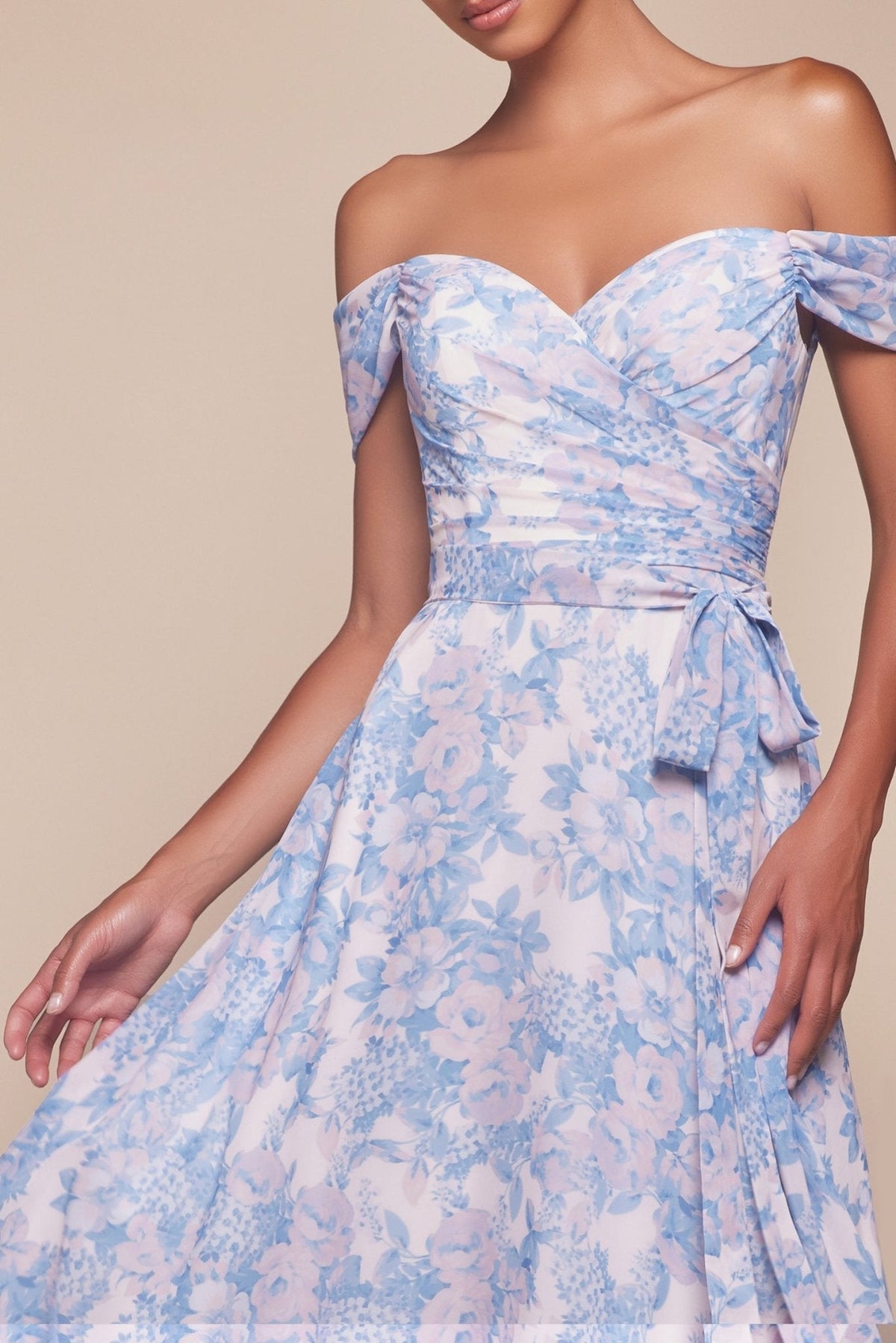 Vestido de fiesta largo de satín y gasa con hombros descubiertos 7441