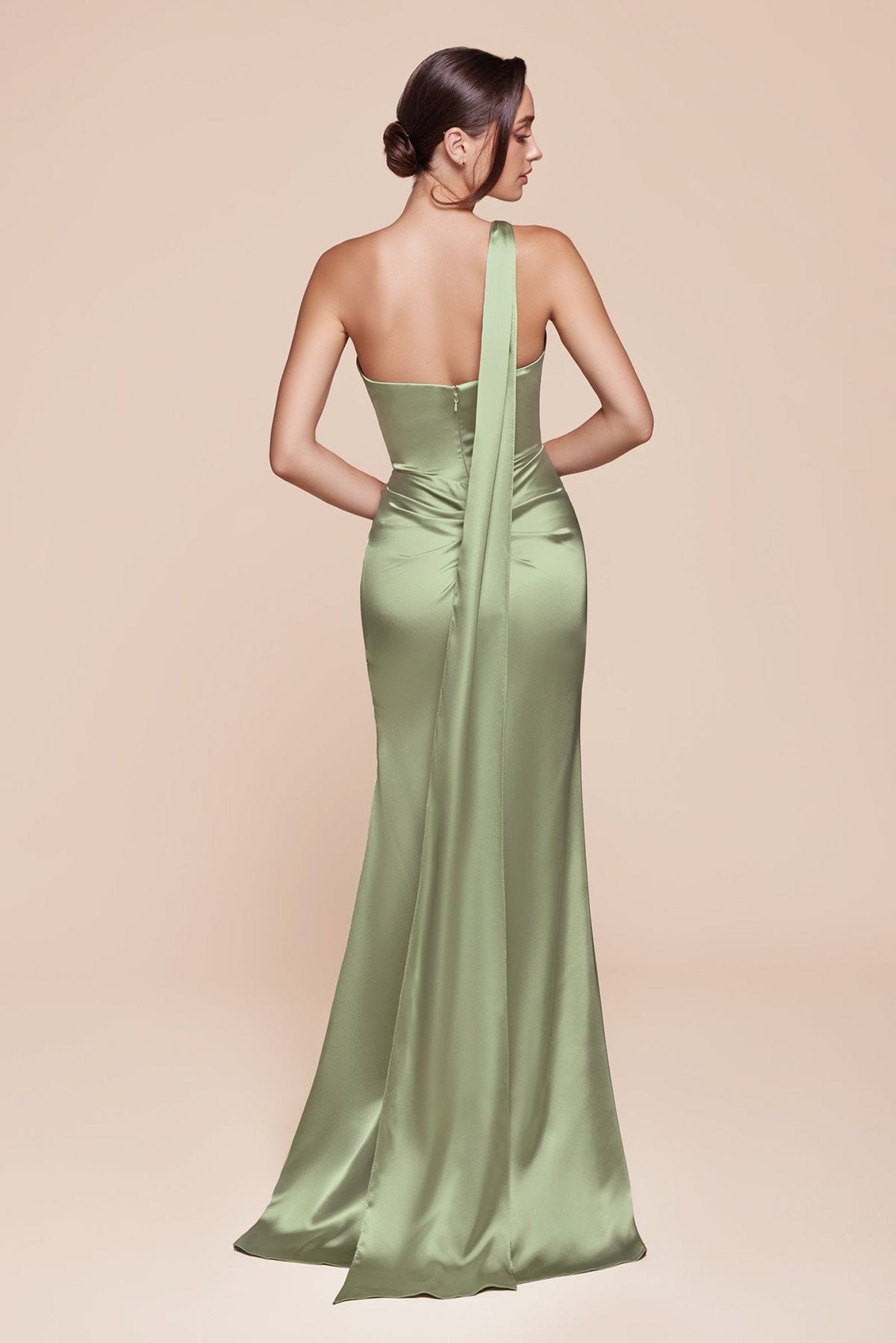 Vestido de noche largo satinado de un solo hombro con abertura 7454