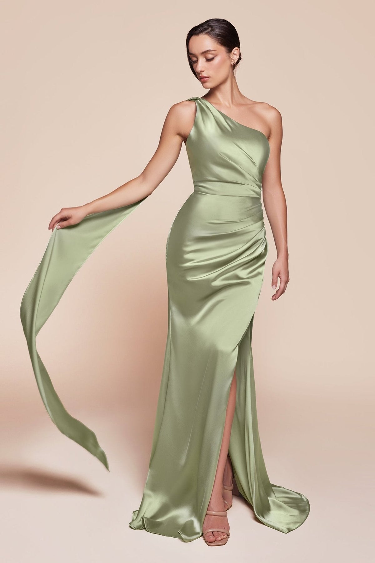 Vestido de noche largo satinado de un solo hombro con abertura 7454