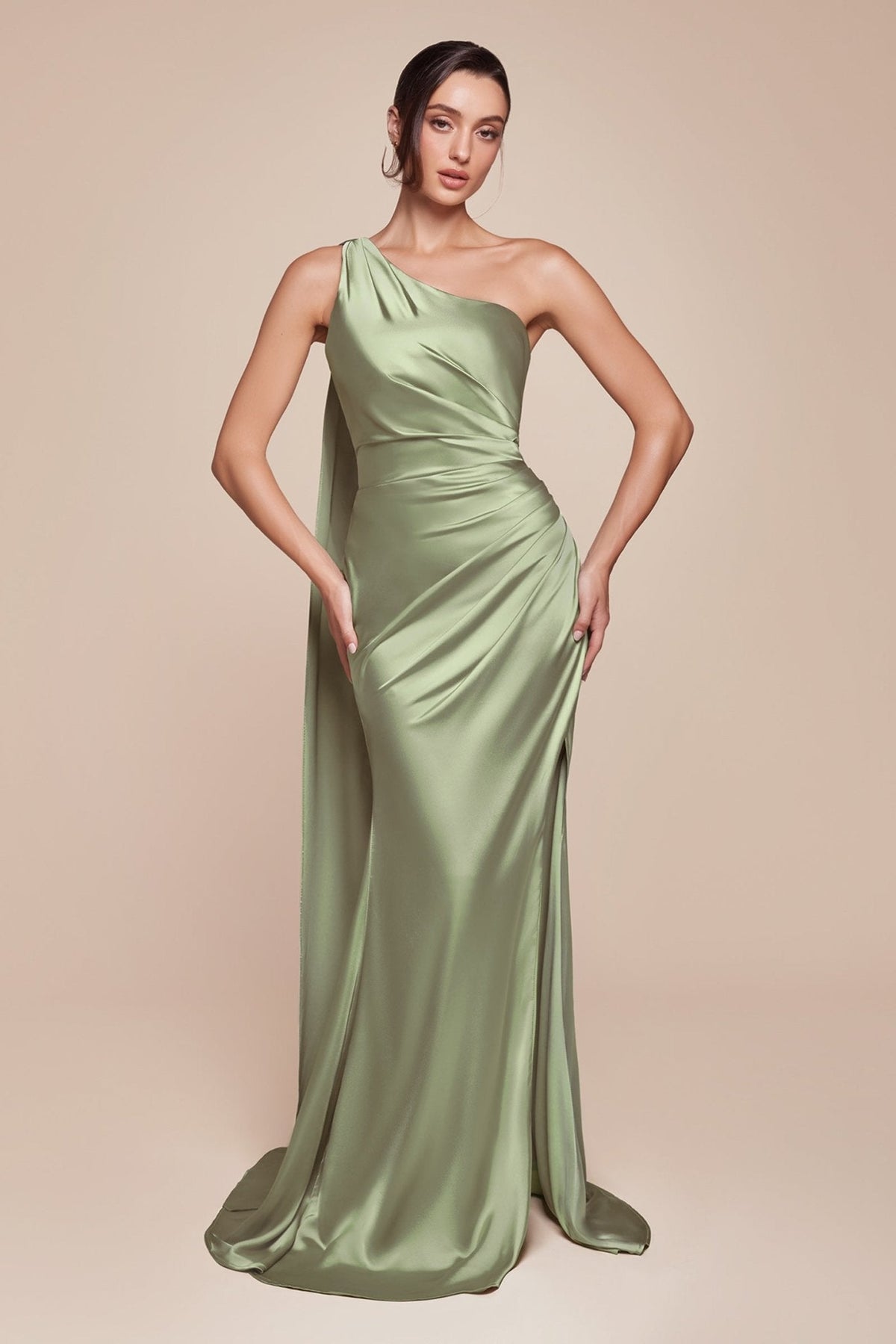 Vestido de noche largo satinado de un solo hombro con abertura 7454