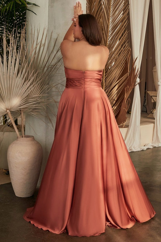 Vestido de fiesta largo satinado corte A con escote corazón 7496C
