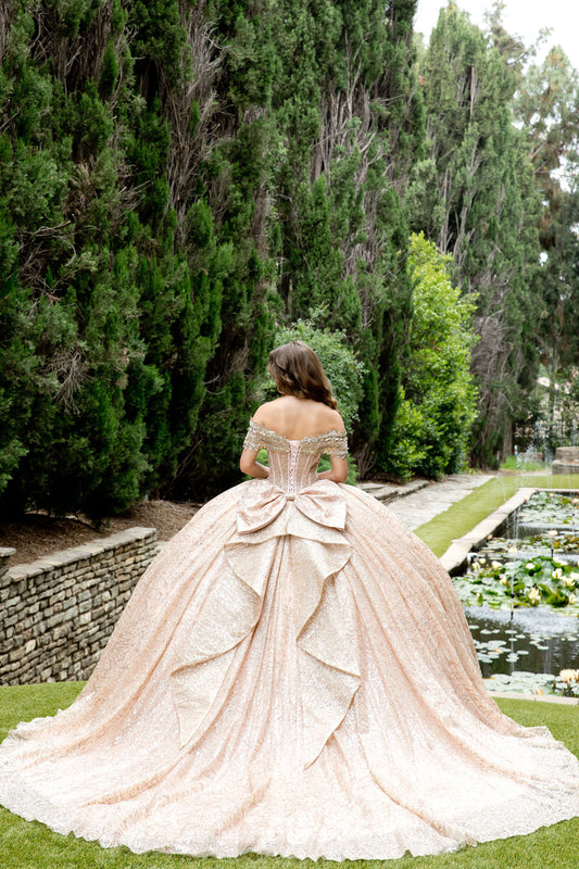 Vestido de XV oro rosa con brillos en talla plus PQ1087