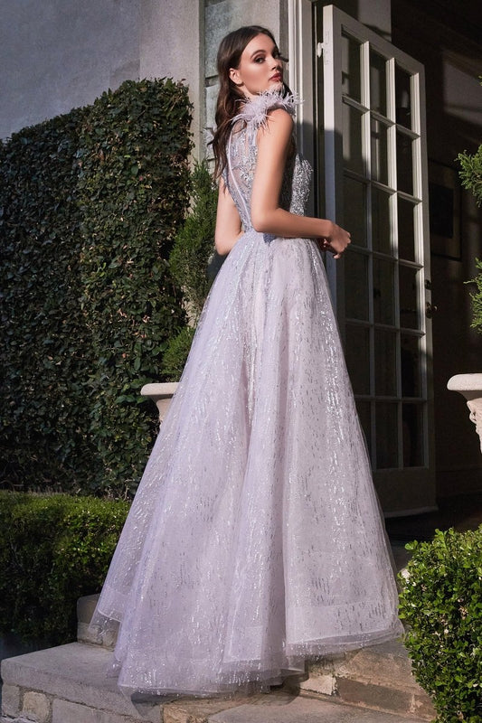 Vestido largo corte A de encaje con plumas y brillos B704