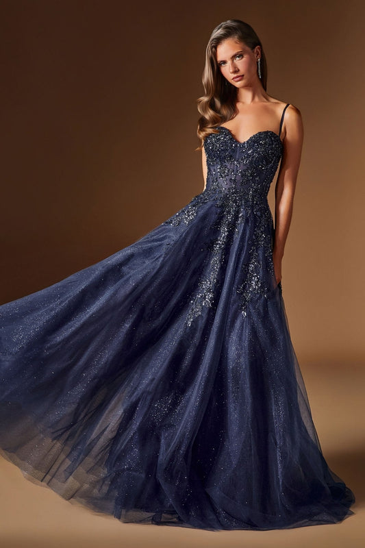 Vestido de noche de encaje bordado con pedrería y escote corazón C177
