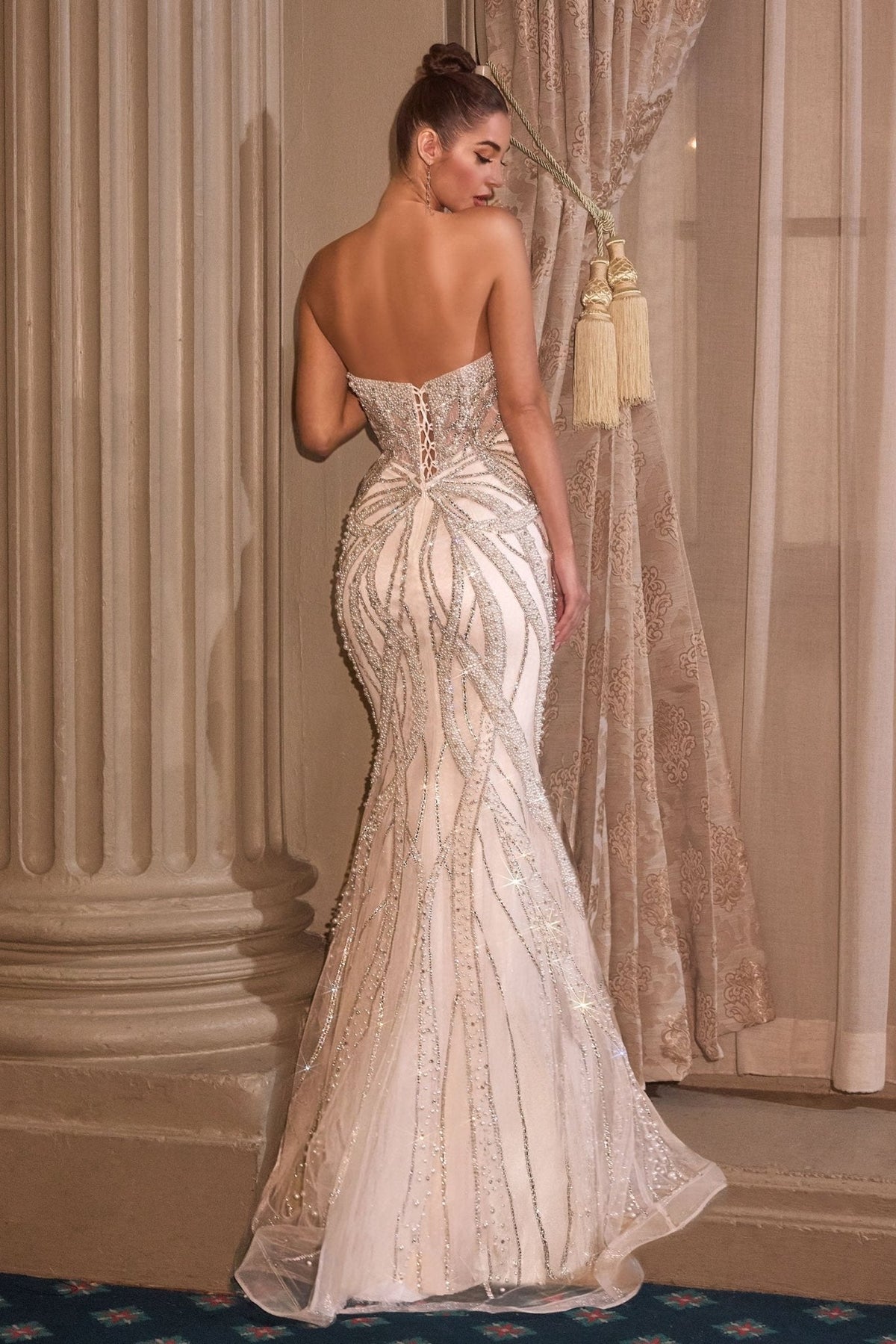 Vestido de novia de tul con brillos, perlas y pedrería CC0688W