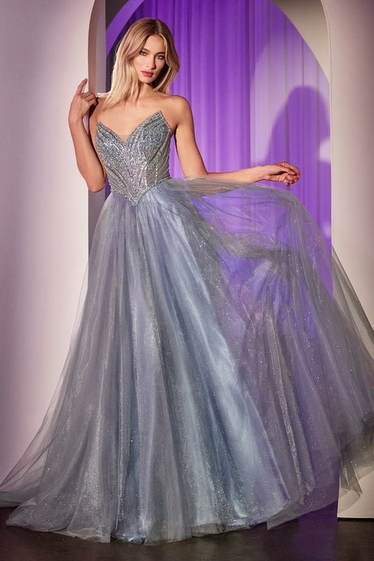 Vestido de gala strapless corte A de tul con pedrería y corset CC415