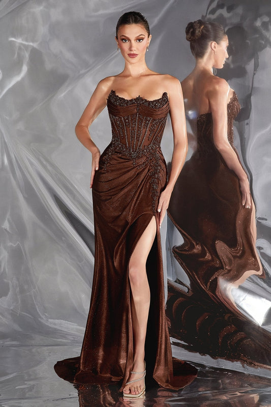 Vestido largo satinado ajustado con brillos, abertura y pedrería CC463
