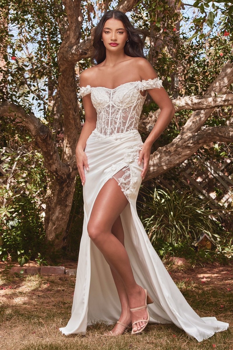 Vestido de novia de satín y encaje con abertura y pedrería CD0186W