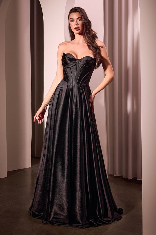 Vestido de noche satinado corte A con abertura y escote corazón CD378