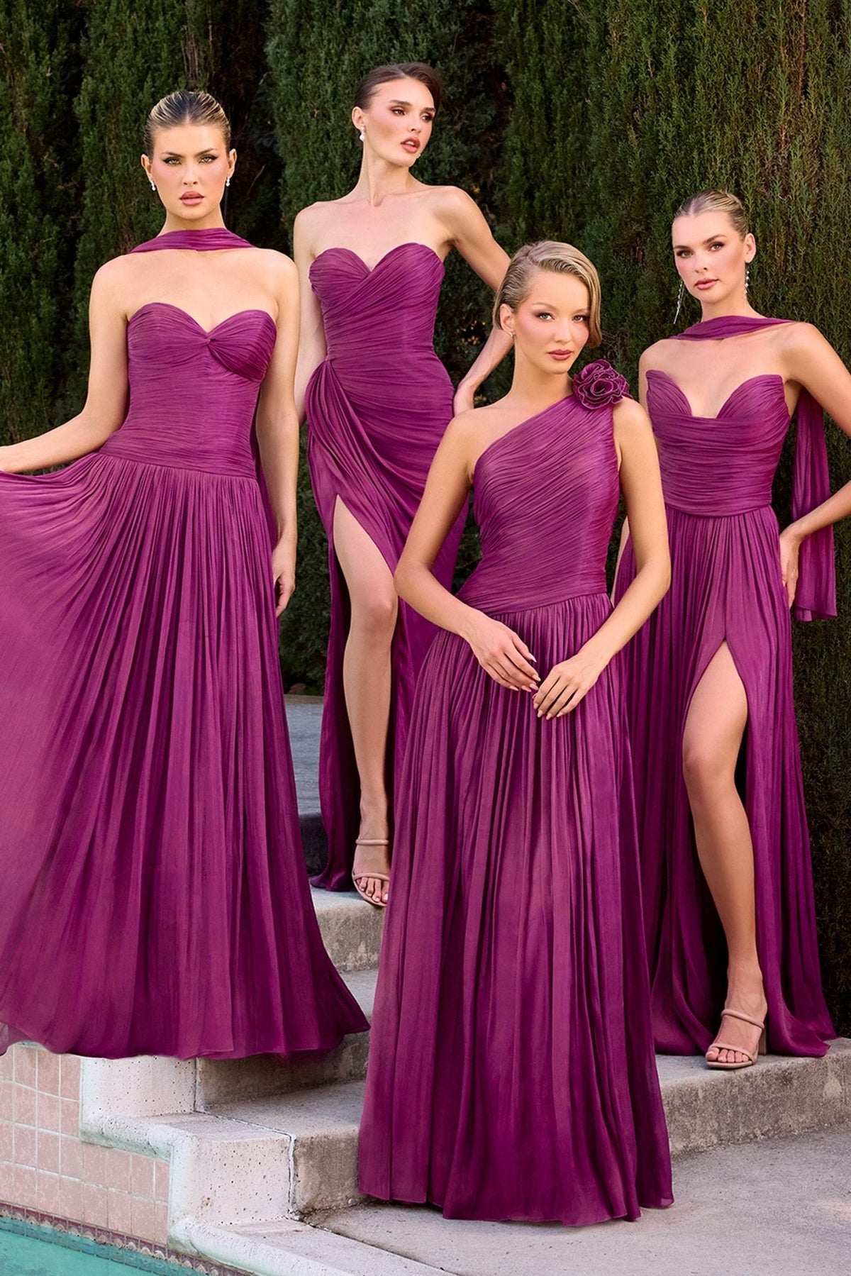 Vestido de fiesta largo strapless de gasa con abertura y corset CD411