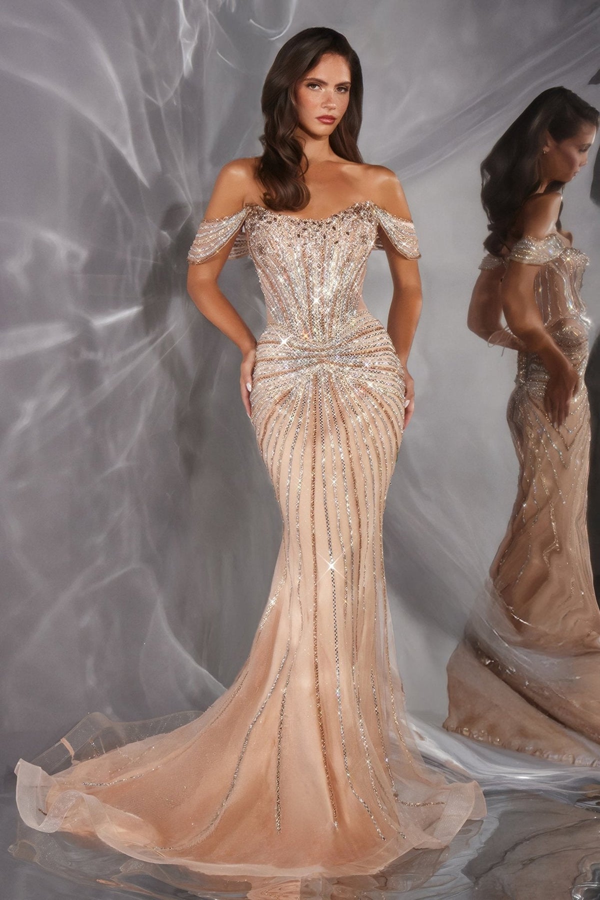 Vestido de graduación largo dorado de tul con pedrería y brillos CD654
