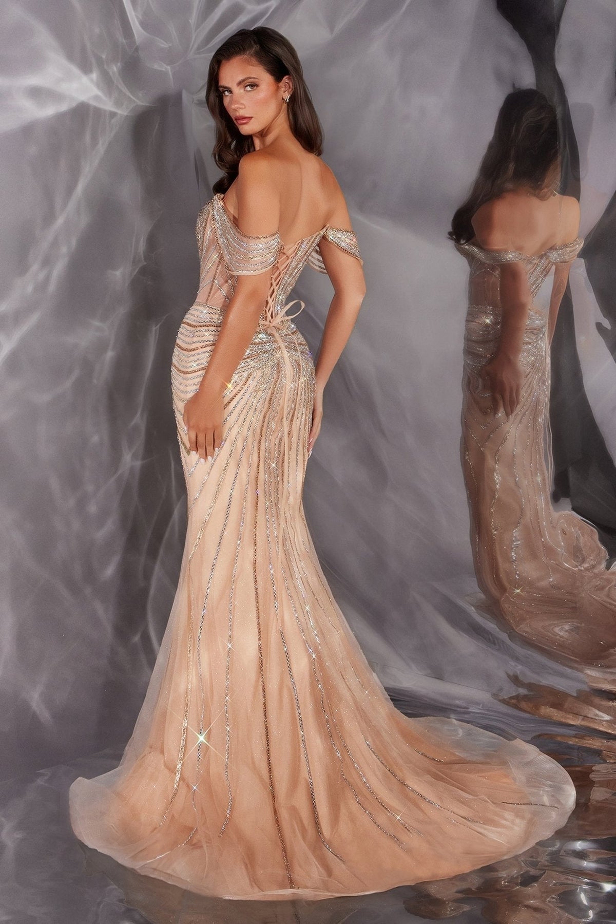Vestido de graduación largo dorado de tul con pedrería y brillos CD654