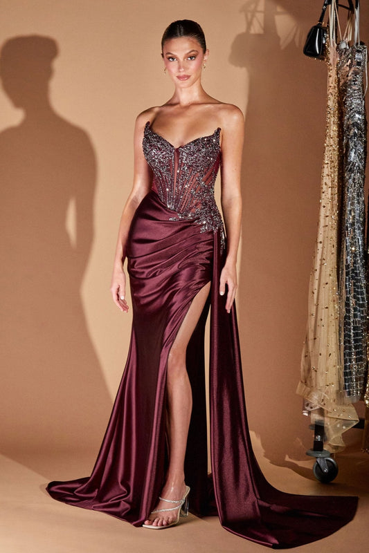 Vestido de gala satinado con abertura, pedrería y escote corazón CD722