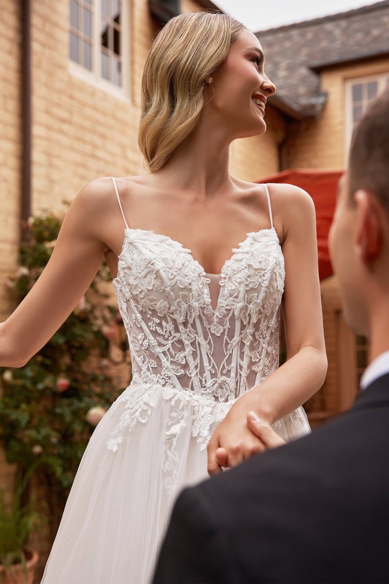 Vestido de novia corte A de tul con corset CD854W