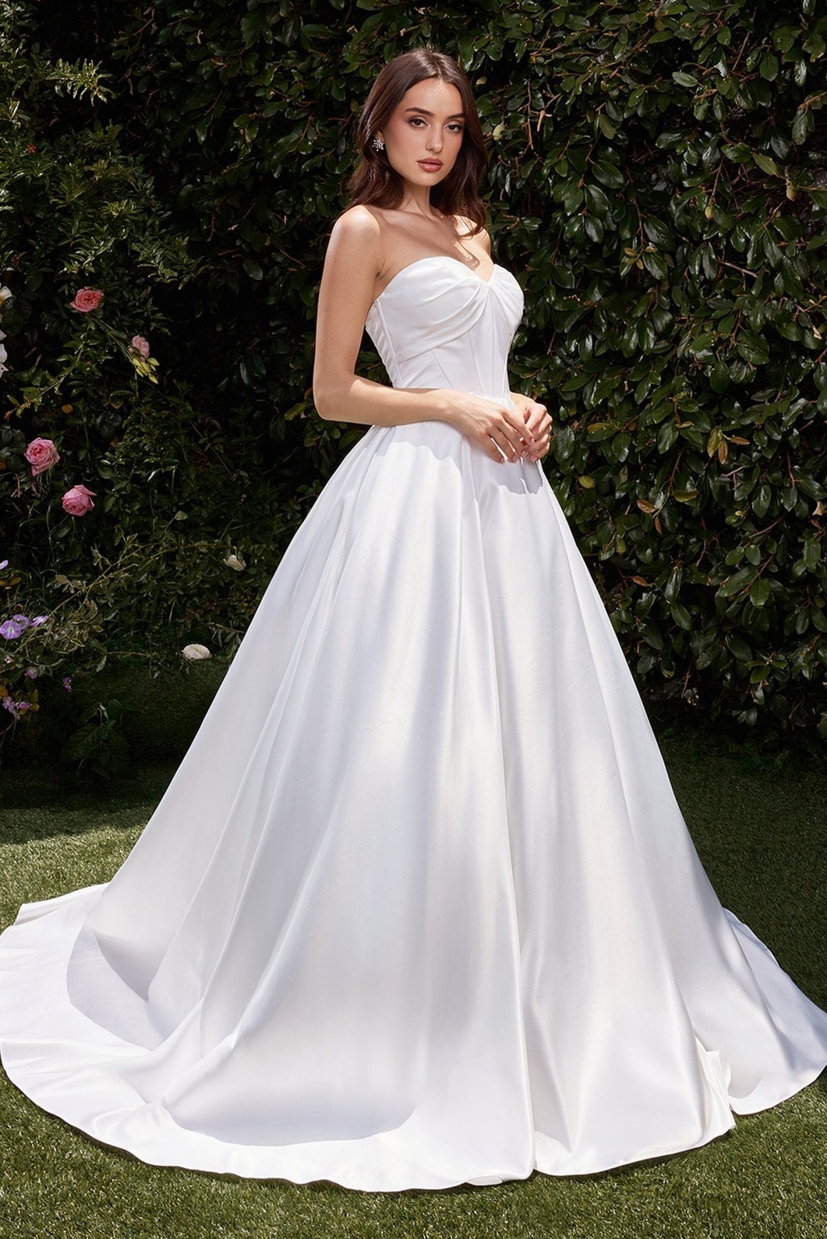 Vestido de novia satinado con escote corazón y cola CDS512W
